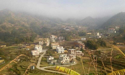 ��ɽ���½���һ����������Ź�·